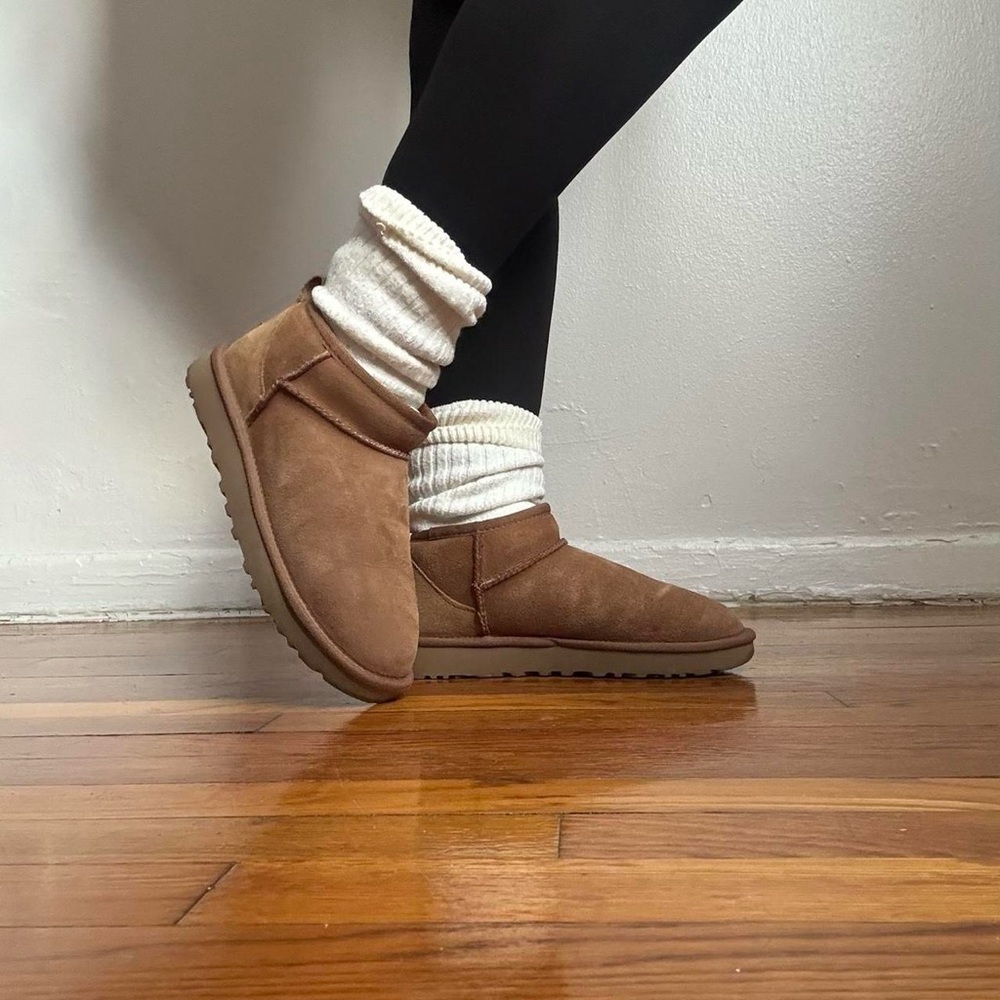 UGG Women's Classic Mini Boots in Chestnut